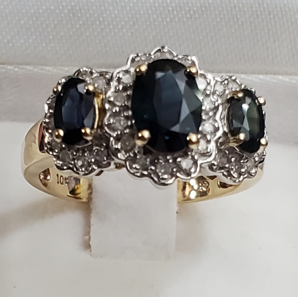 10K Gold Ring - Picture 17 of 17